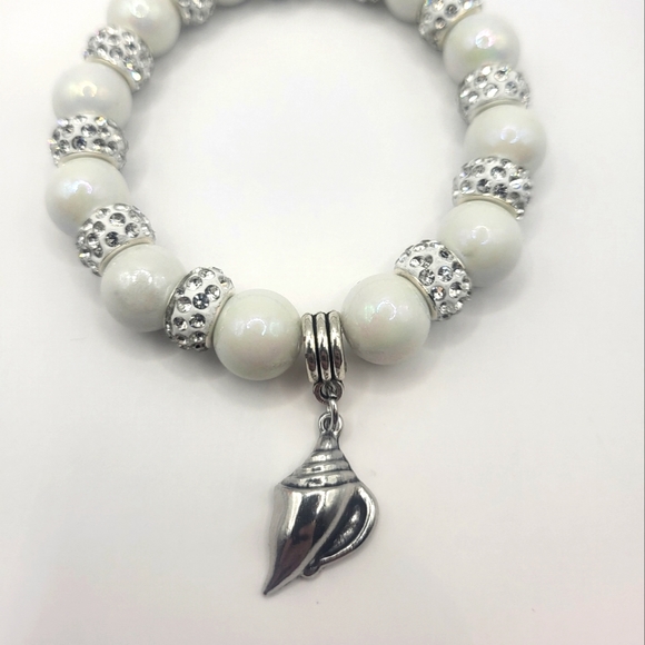 White Shell Bracelet - Picture 3 of 3